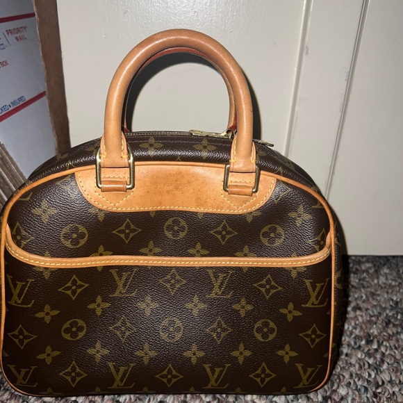 Louis Vuitton Brown Monogram Shoulder Bag - Picture 1 of 5